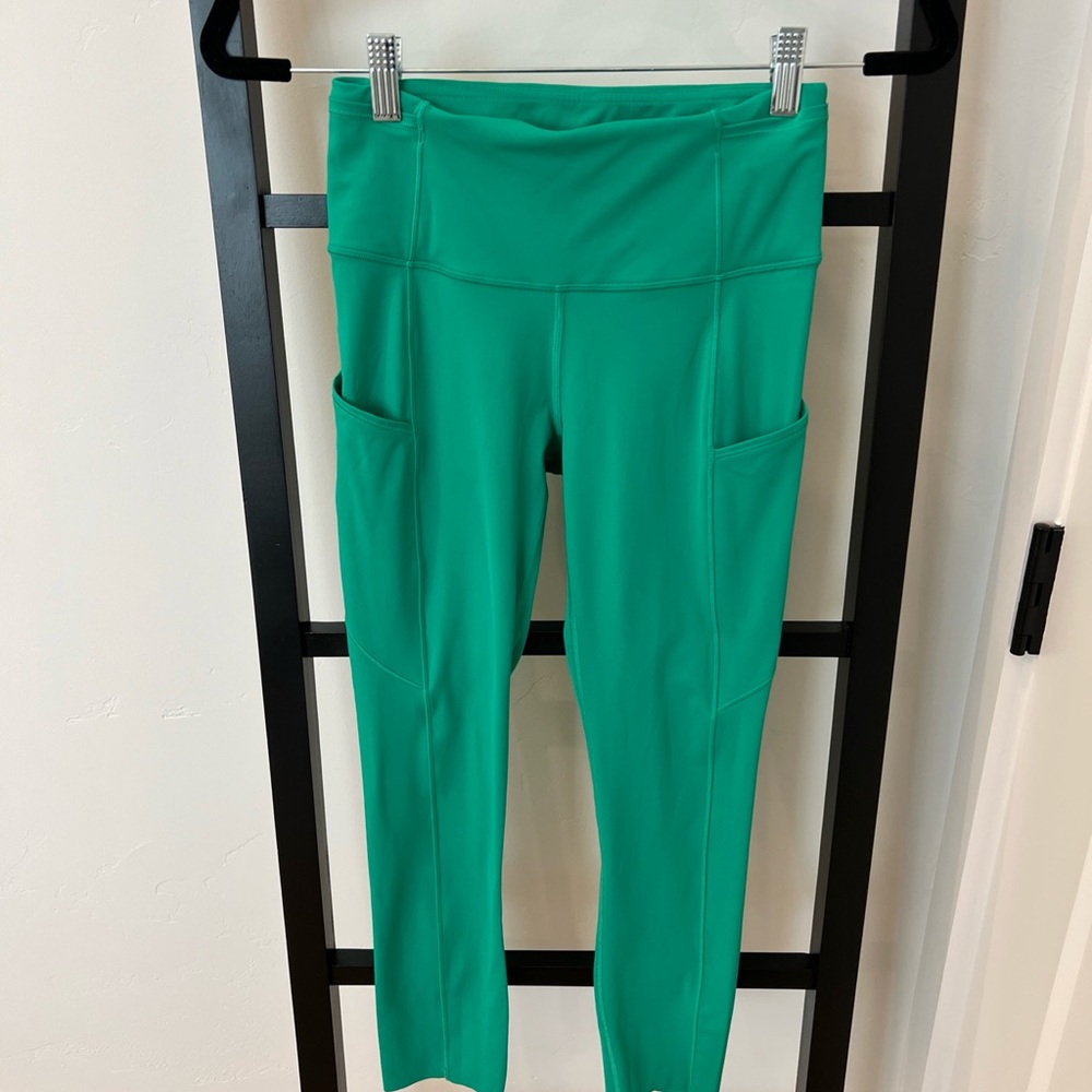 lululemon athletica Vibrant Green cropped Leggings